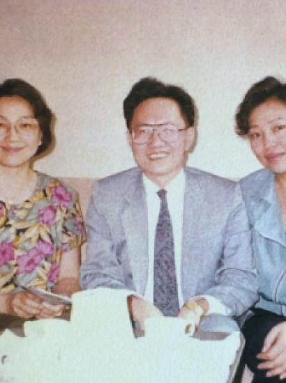 During a trip to Beijing in June 1991, Tsai Chih-hong (middle) is visited by Deng Rong (left), a daughter of China’s supreme leader Deng Xiaoping, and Yang Li (right), the daughter of then PRC President Yang Shangkun.