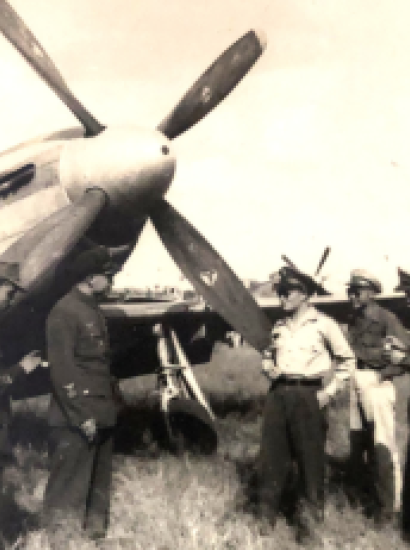 Cheng Sung-ting (second from right) and other military leaders inspect a P-51 fighter plane in Nanking shortly after the seat of the Nationalist government relocated to the city, ca. 1946. 