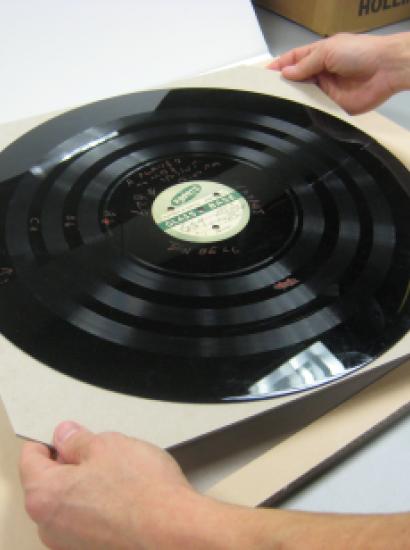 Designing a Housing for Horizontal Storage of Cracked or Broken Phonograph Discs