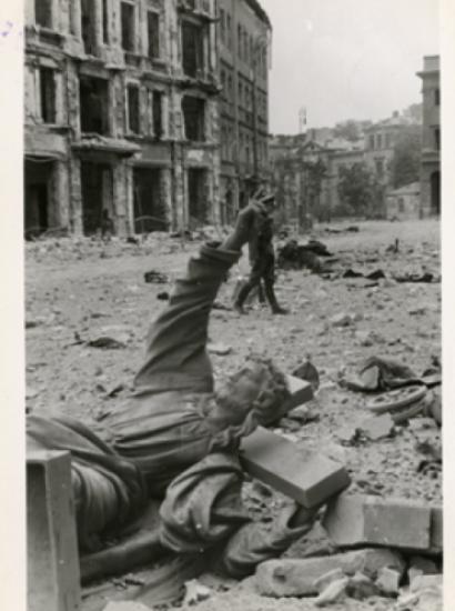 Warsaw, Krakowskie Przedmieście near the Church of the Holy Cross, circa September 1944