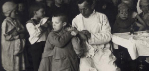 Black and white photograph of a vaccination clinic run by the ARA Russian Unit's medical program, circa 1922.