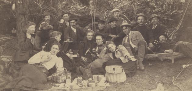 Lou Henry Hoover at center of picnicing Zoology club, circa 1897