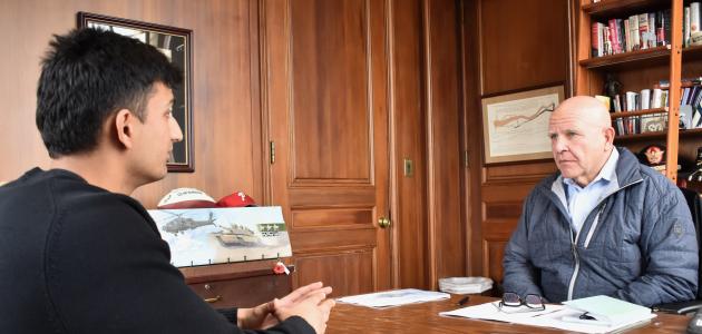 Ahvish Roy (left) and H.R. McMaster discuss Roy’s work at Hoover inside McMaster’s office in Hoover Tower on January 21, 2026. (Chris Herhalt)