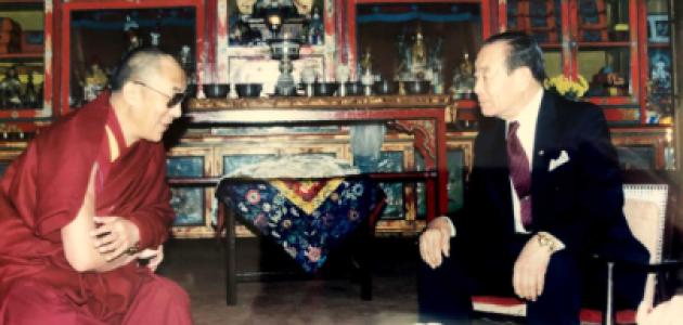Chao Tze-chi visits the Dalai Lama at the latter’s residence in Dharamshala, India