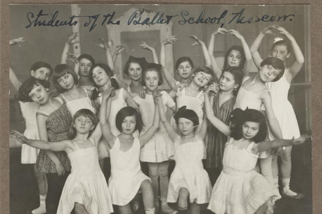 Photo of the youngest class at Moscow Ballet School circa 1922