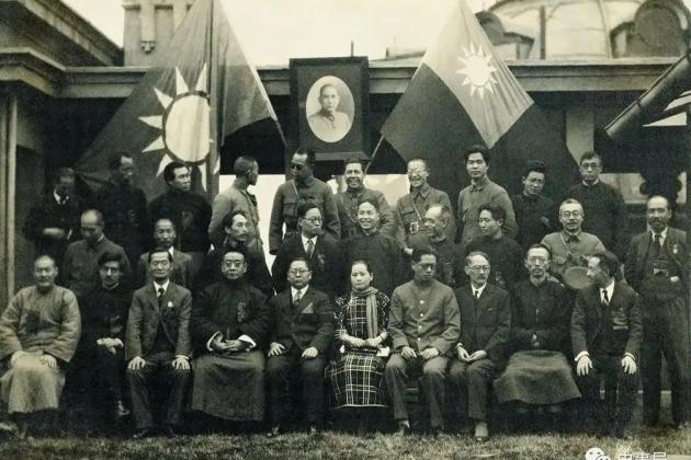 Photo of Deng Yanda and Mao Zedong at the third plenary session of the KMT Second Central Committee, March 1926
