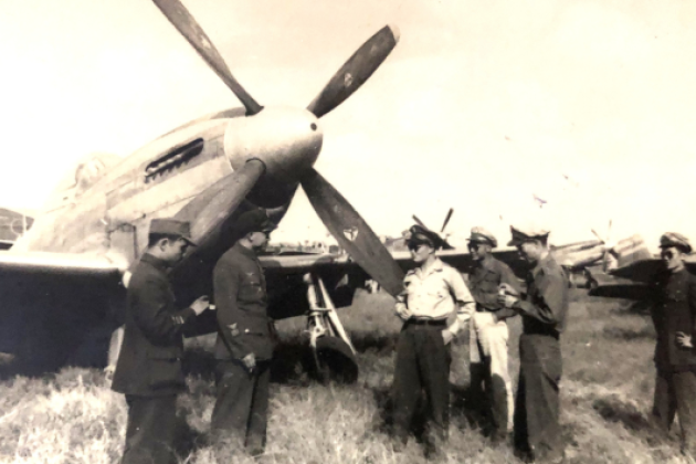 Cheng Sung-ting (second from right) and other military leaders inspect a P-51 fighter plane in Nanking shortly after the seat of the Nationalist government relocated to the city, ca. 1946. 