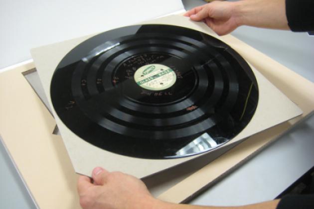 Designing a Housing for Horizontal Storage of Cracked or Broken Phonograph Discs