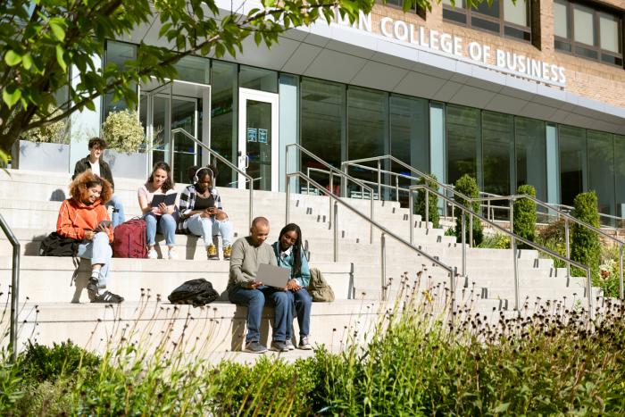 college_iStock-1770996562.jpg