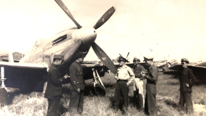 Cheng Sung-ting (second from right) and other military leaders inspect a P-51 fighter plane in Nanking shortly after the seat of the Nationalist government relocated to the city, ca. 1946. 