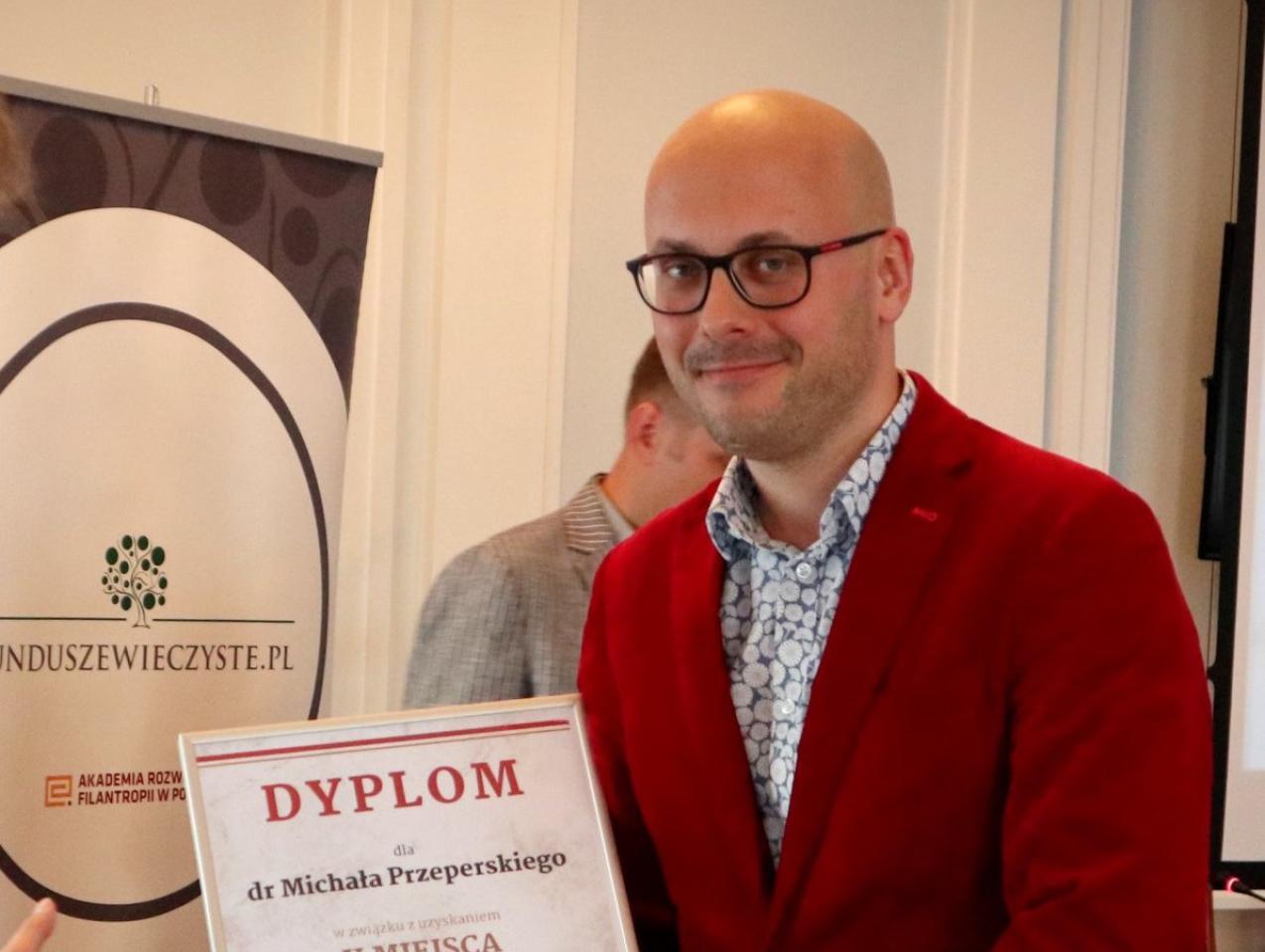 Photograph of Dr. Michał Przeperski receiving his dyploma