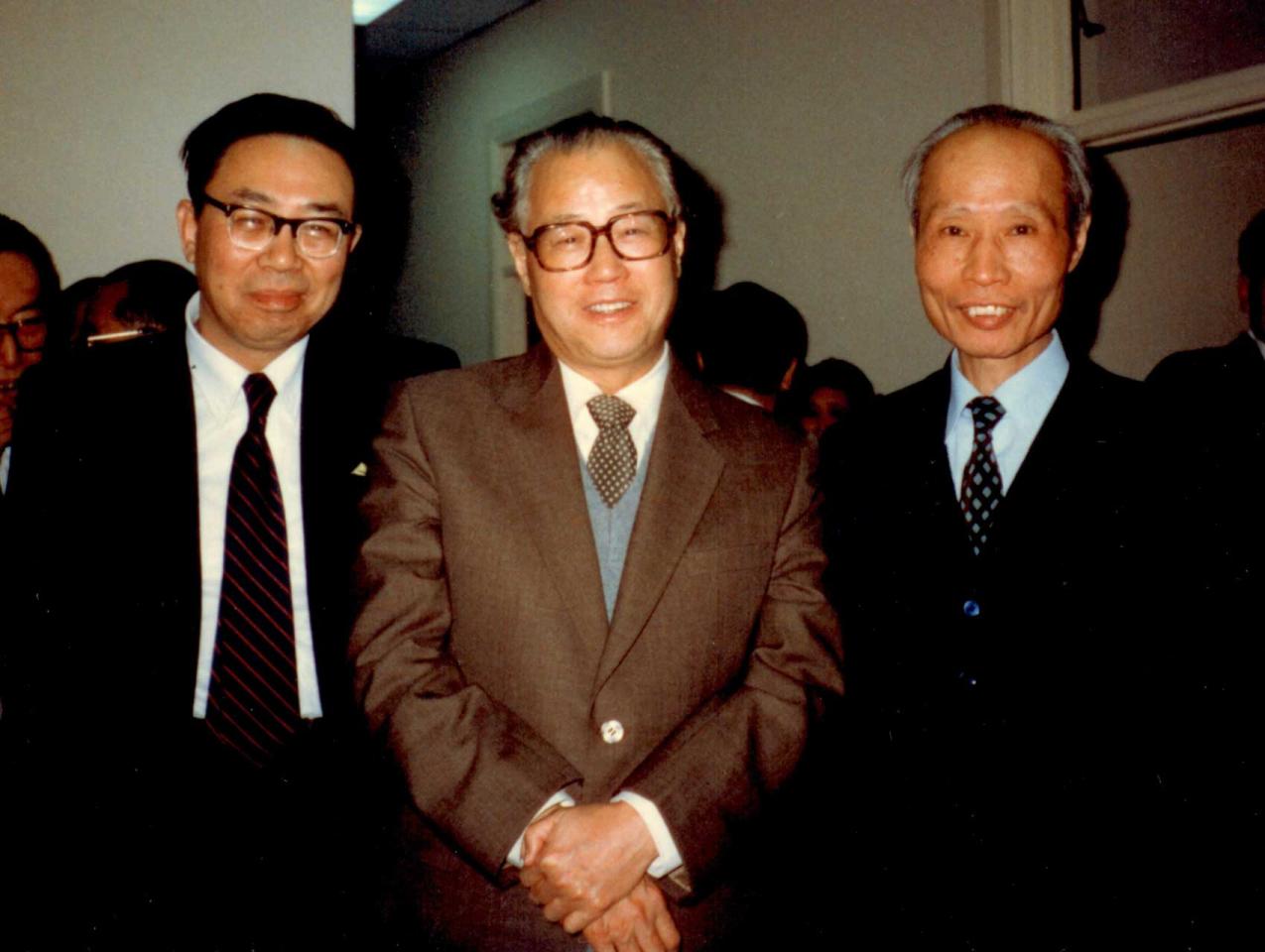 Three men in suits. Li Shenzhi (left) and China’s premier Zhao Ziyang (middle)
