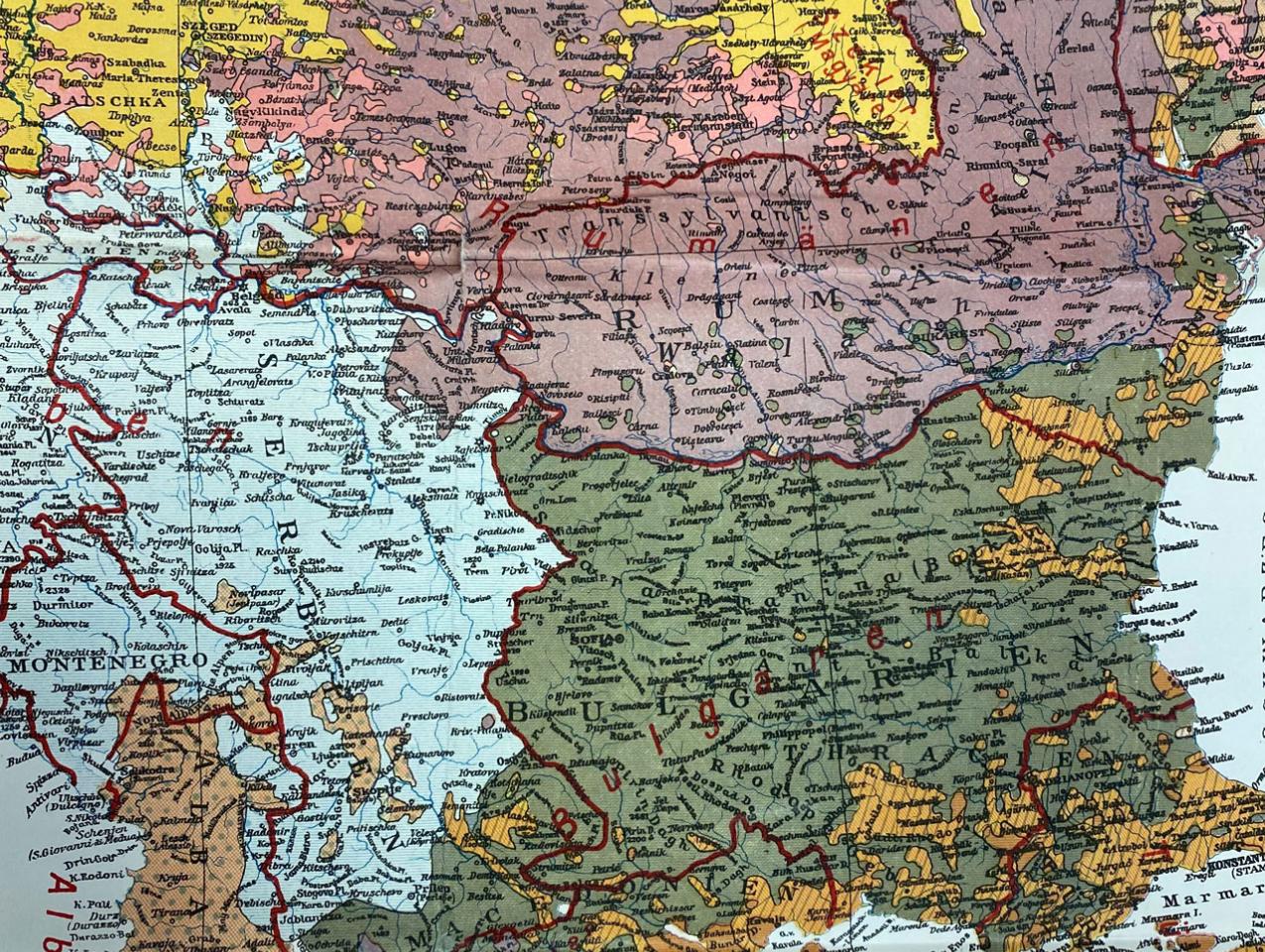 1918 colorized map showing Central Europe, Italy, and the Balkan Peninsula.
