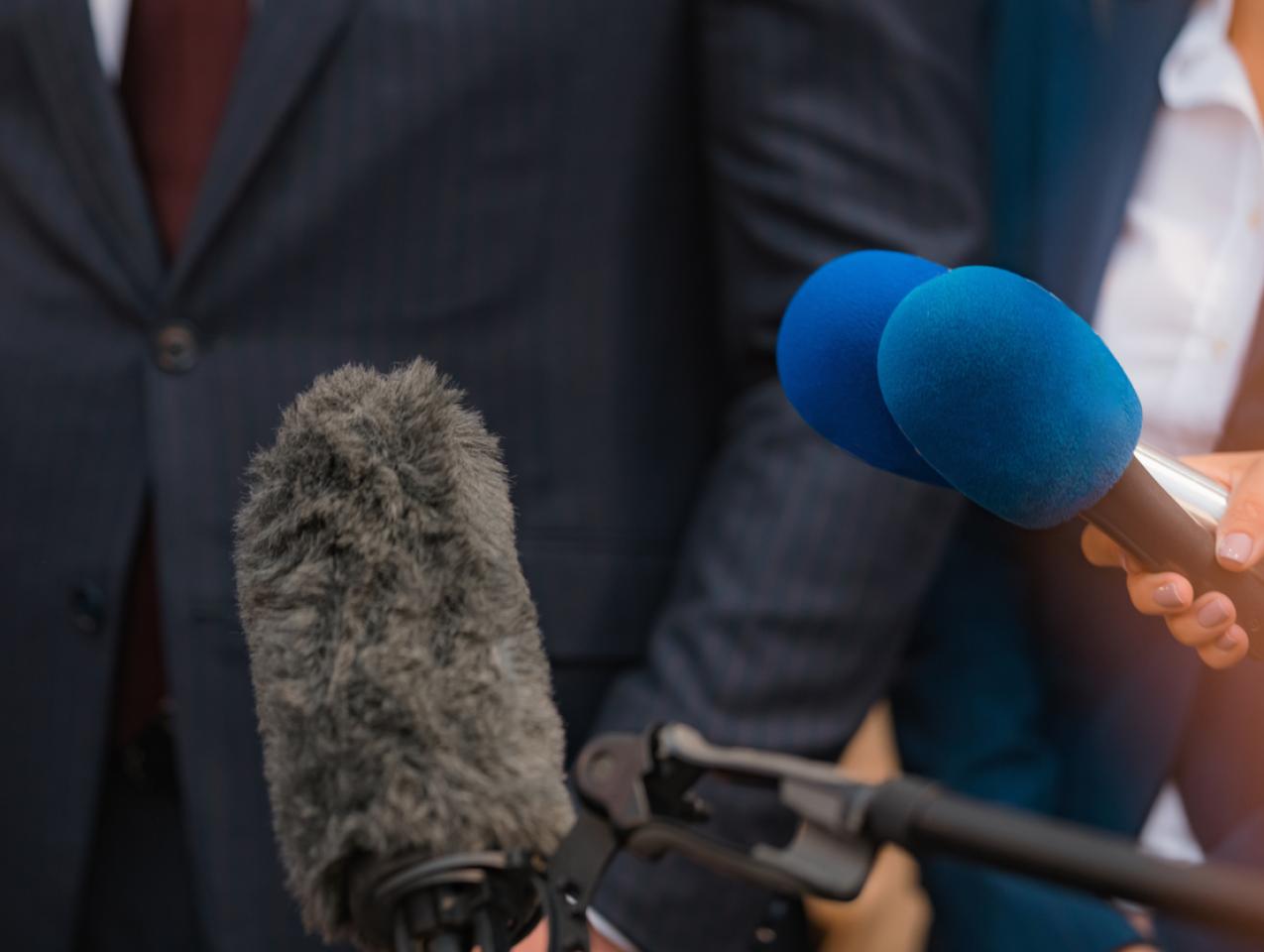 mediainterviewpoliticianiStock-1409277358.jpg