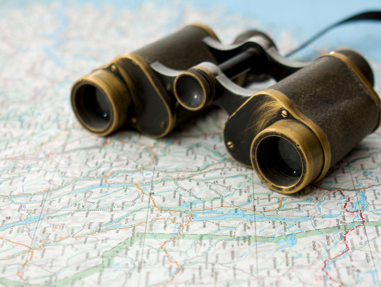 binocular on the map
