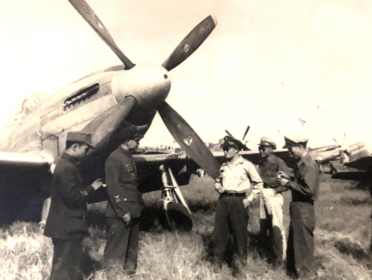 Cheng Sung-ting (second from right) and other military leaders inspect a P-51 fighter plane in Nanking shortly after the seat of the Nationalist government relocated to the city, ca. 1946. 