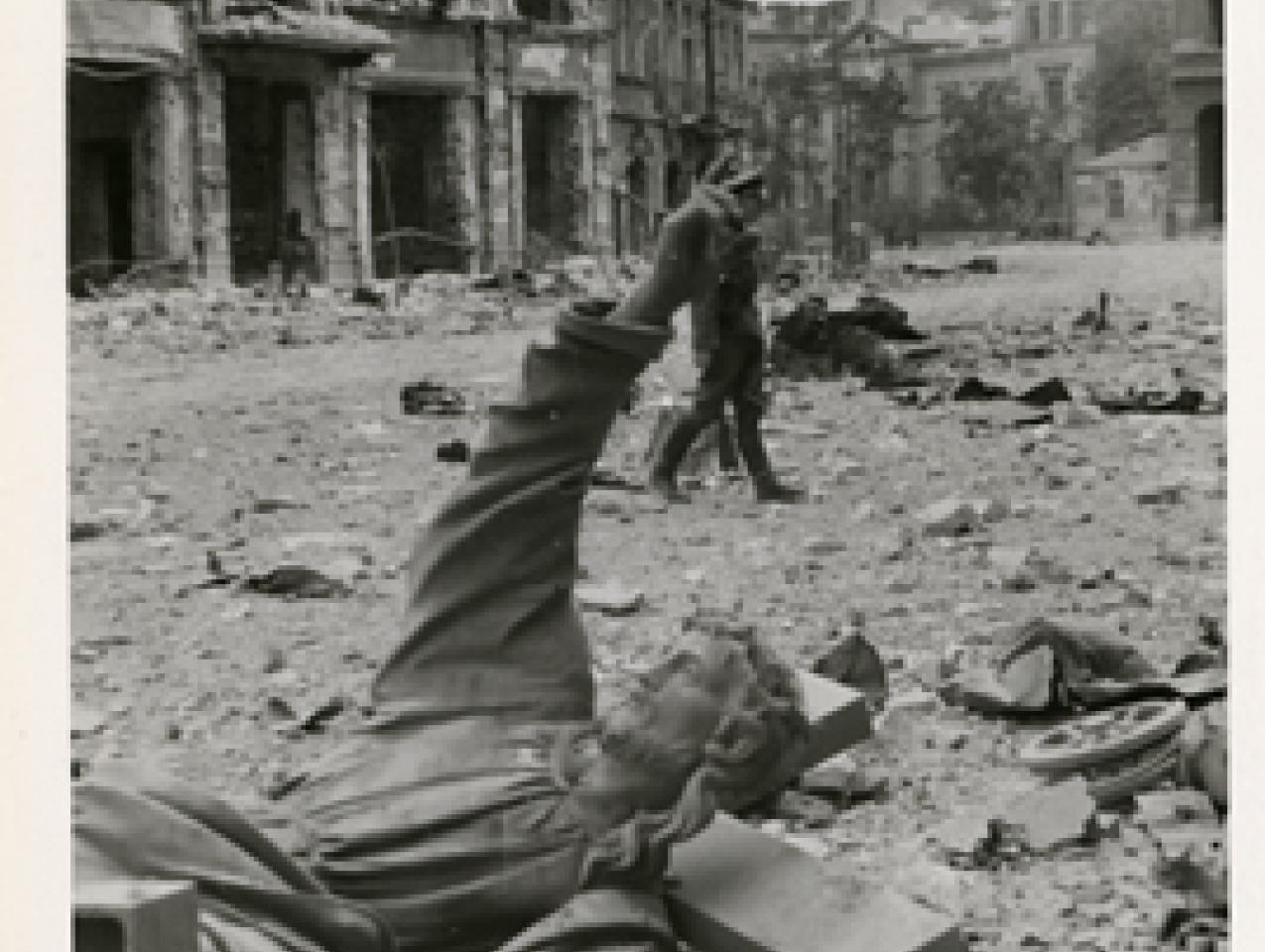 Warsaw, Krakowskie Przedmieście near the Church of the Holy Cross, circa September 1944