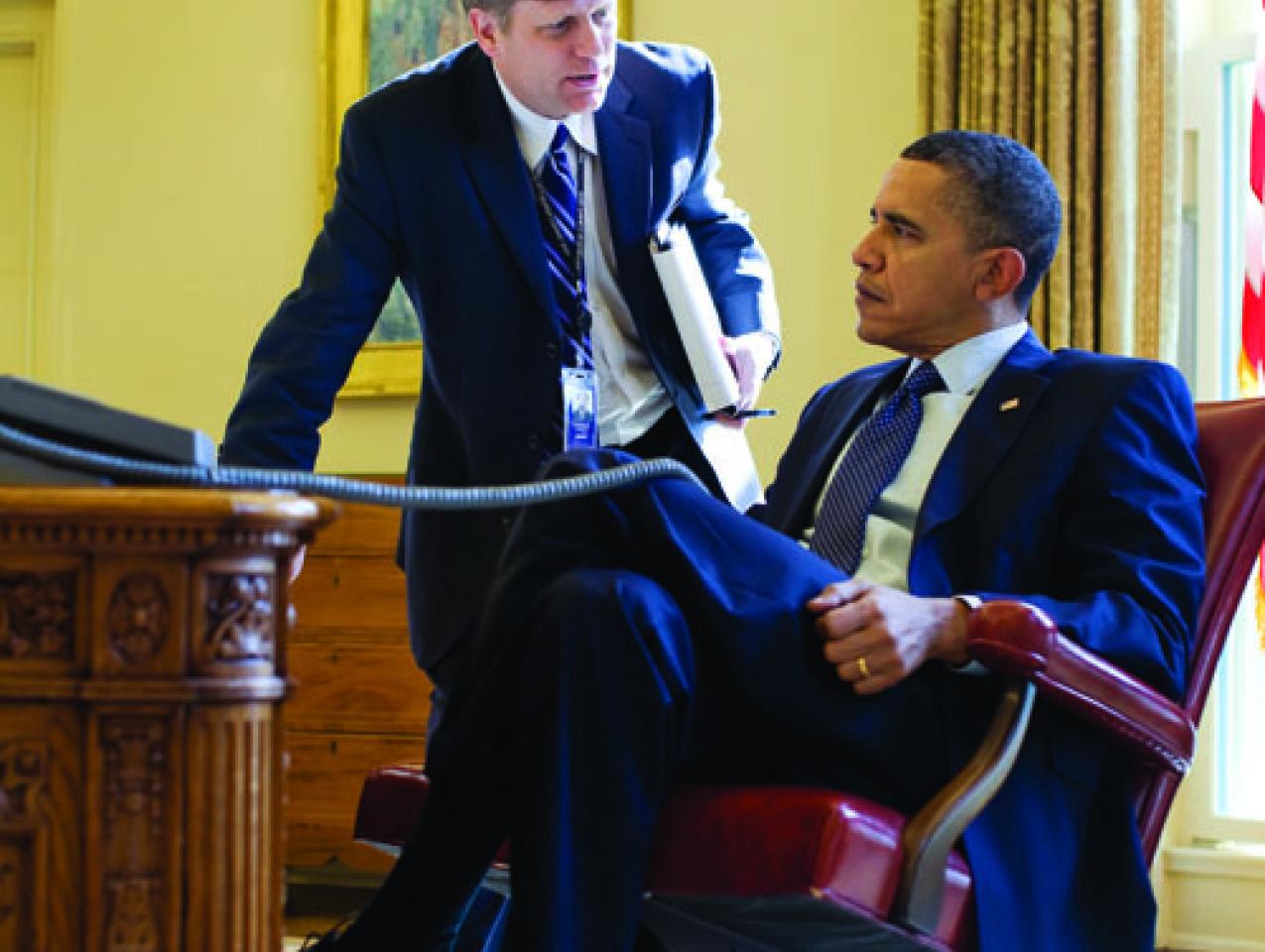 Hoover senior fellow Michael McFaul briefs President Obama in the Oval Office in