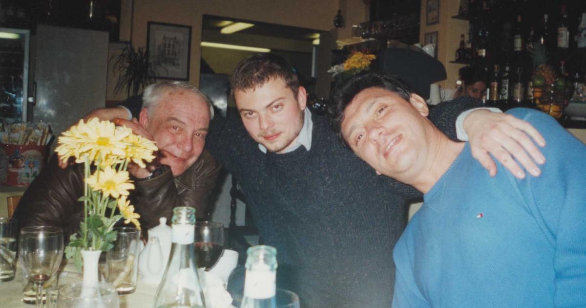 3 men sitting at a table - Vladimir Bukovskii left Vladimir Kara-Murza center Boris Nemtsov right