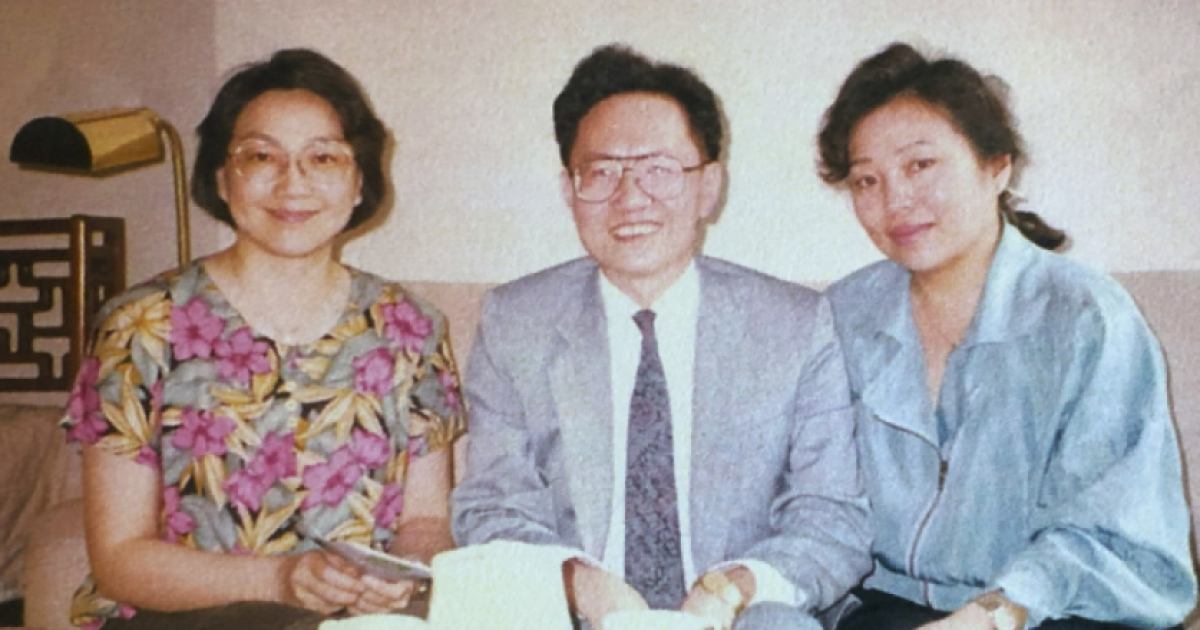 During a trip to Beijing in June 1991, Tsai Chih-hong (middle) is visited by Deng Rong (left), a daughter of China’s supreme leader Deng Xiaoping, and Yang Li (right), the daughter of then PRC President Yang Shangkun.
