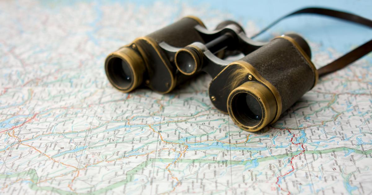 binocular on the map