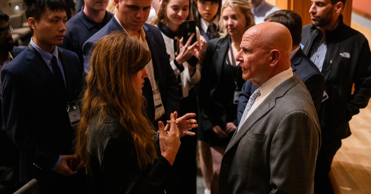 Senior Fellow H.R. McMaster speaks with students at the annual Hoover Institution Summer Policy Boot Camp on August 13, 2025. (Patrick Beaudouin)