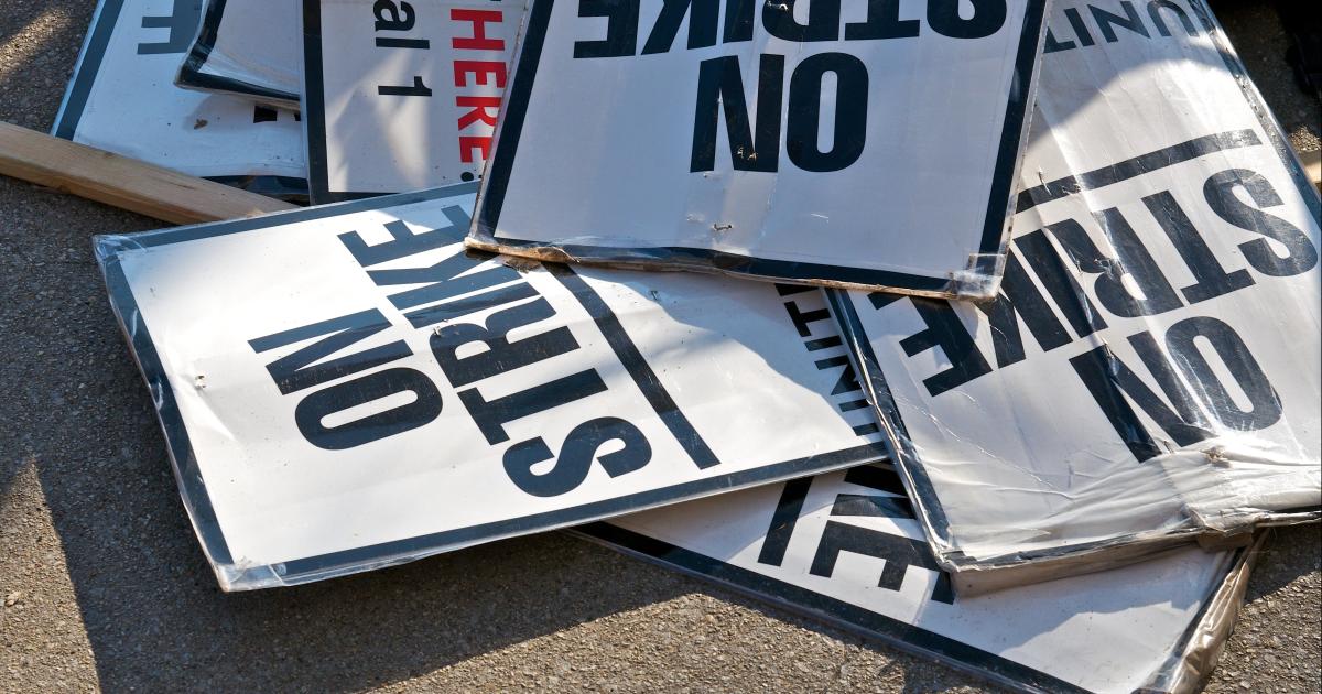 nostrike_shutterstock_22140319.jpg
