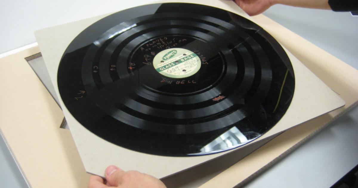 Designing a Housing for Horizontal Storage of Cracked or Broken Phonograph Discs