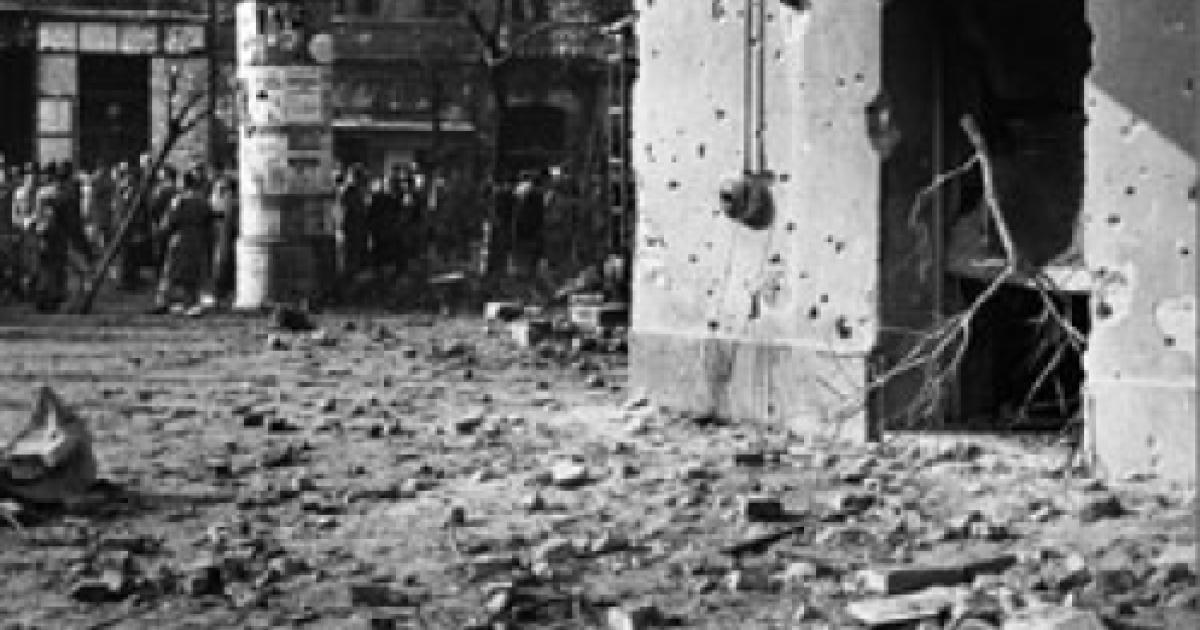 Hungarians with dead Soviet soldier in 1956 uprising