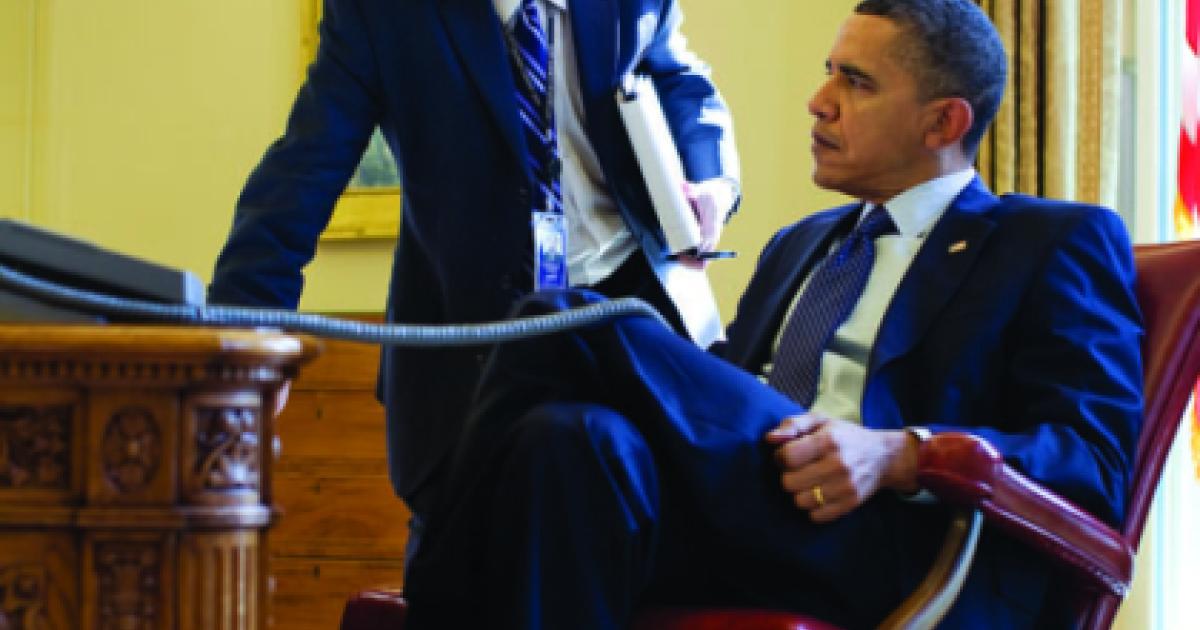 Hoover senior fellow Michael McFaul briefs President Obama in the Oval Office in