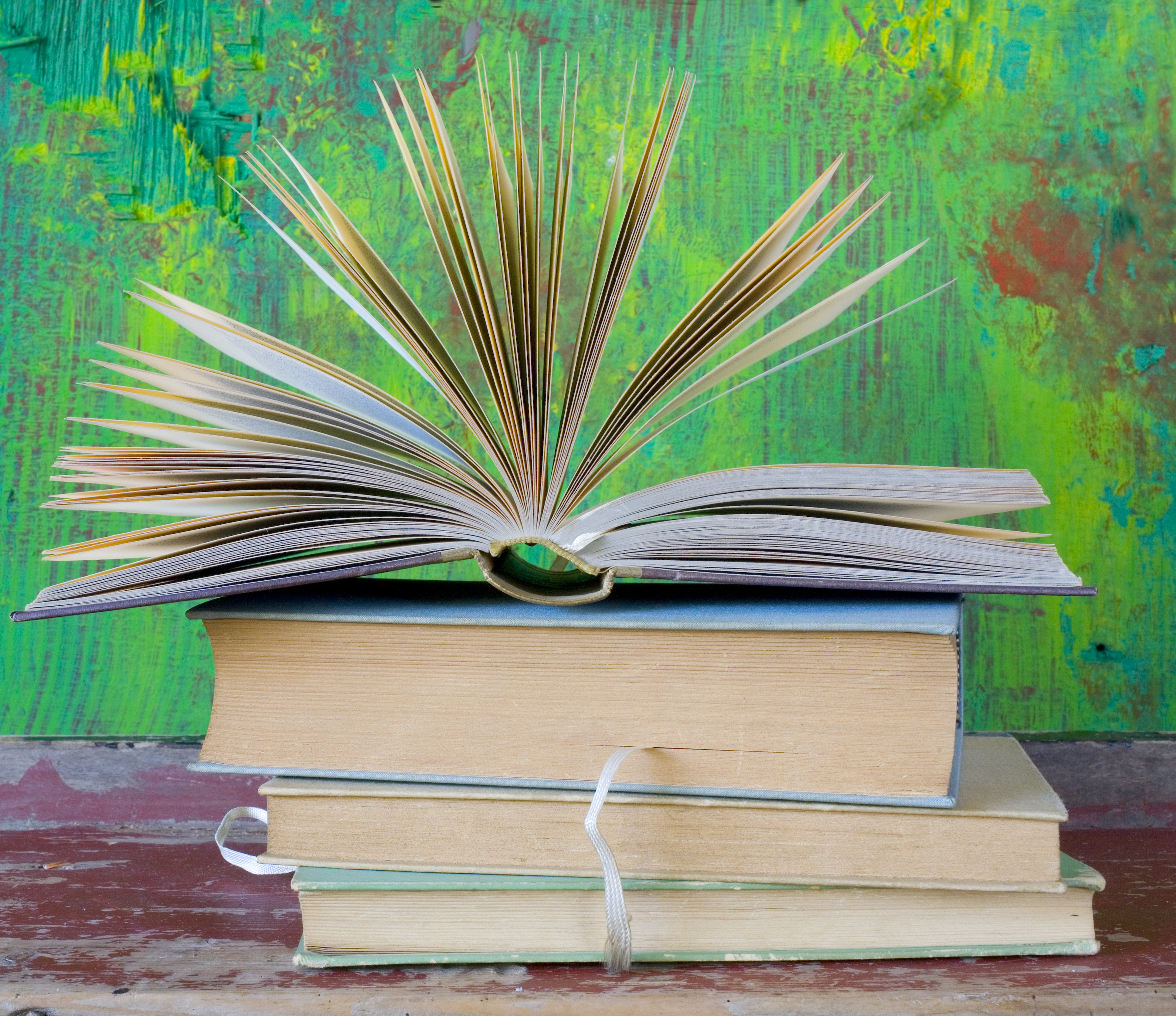 books_shutterstock_137313305.jpg